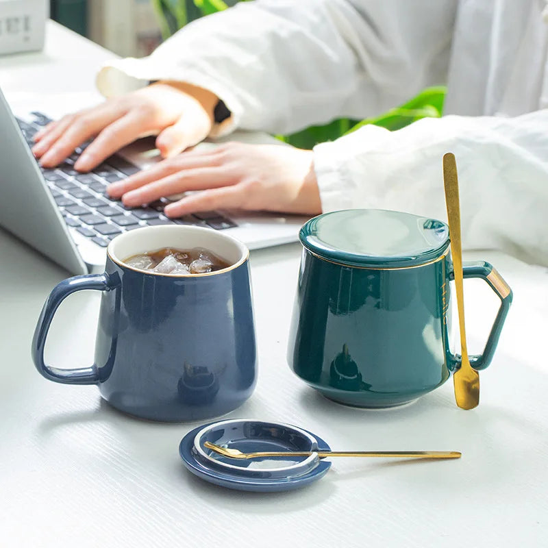 Tasse de style européen de 400ml avec couvercle et cuillère