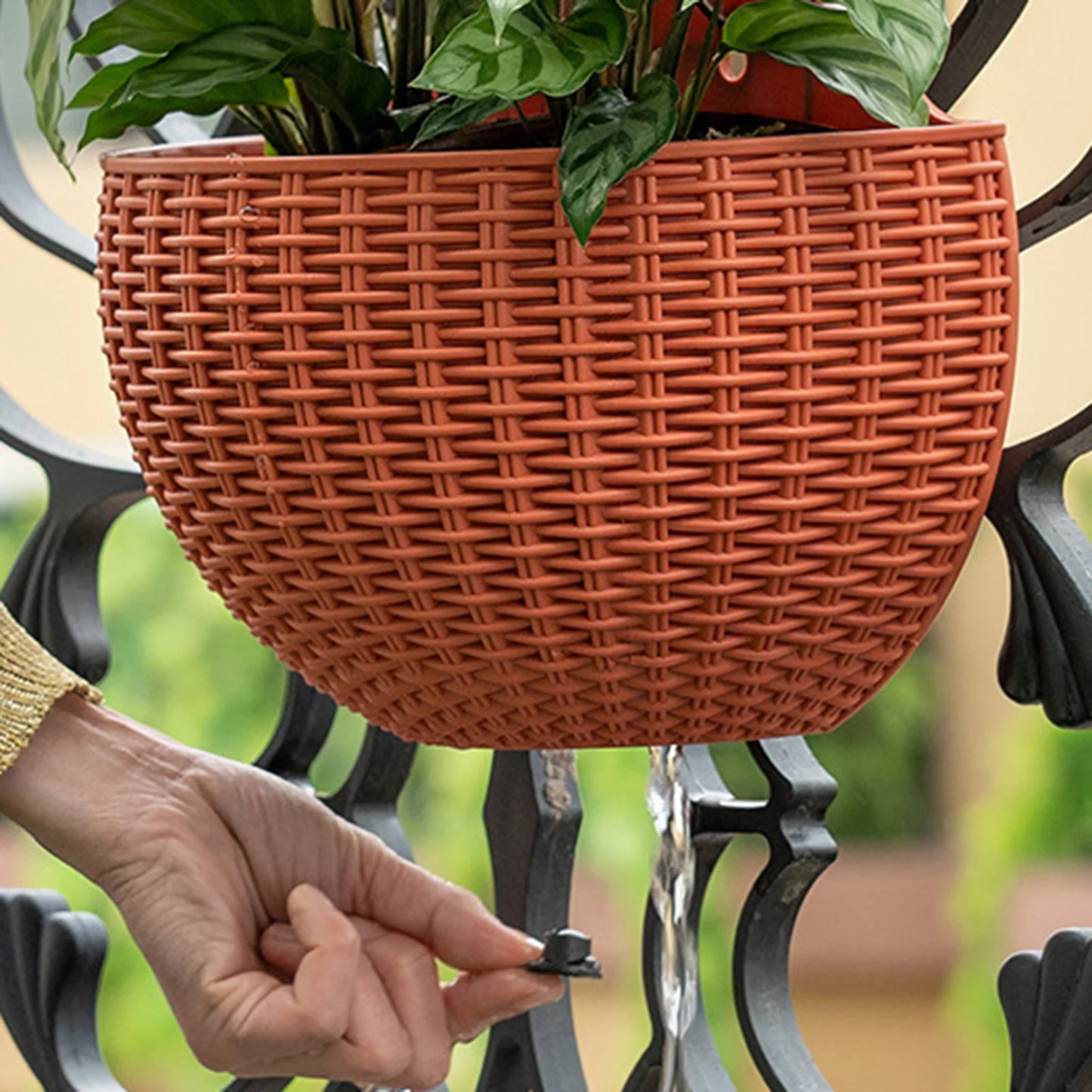 Hanging pot