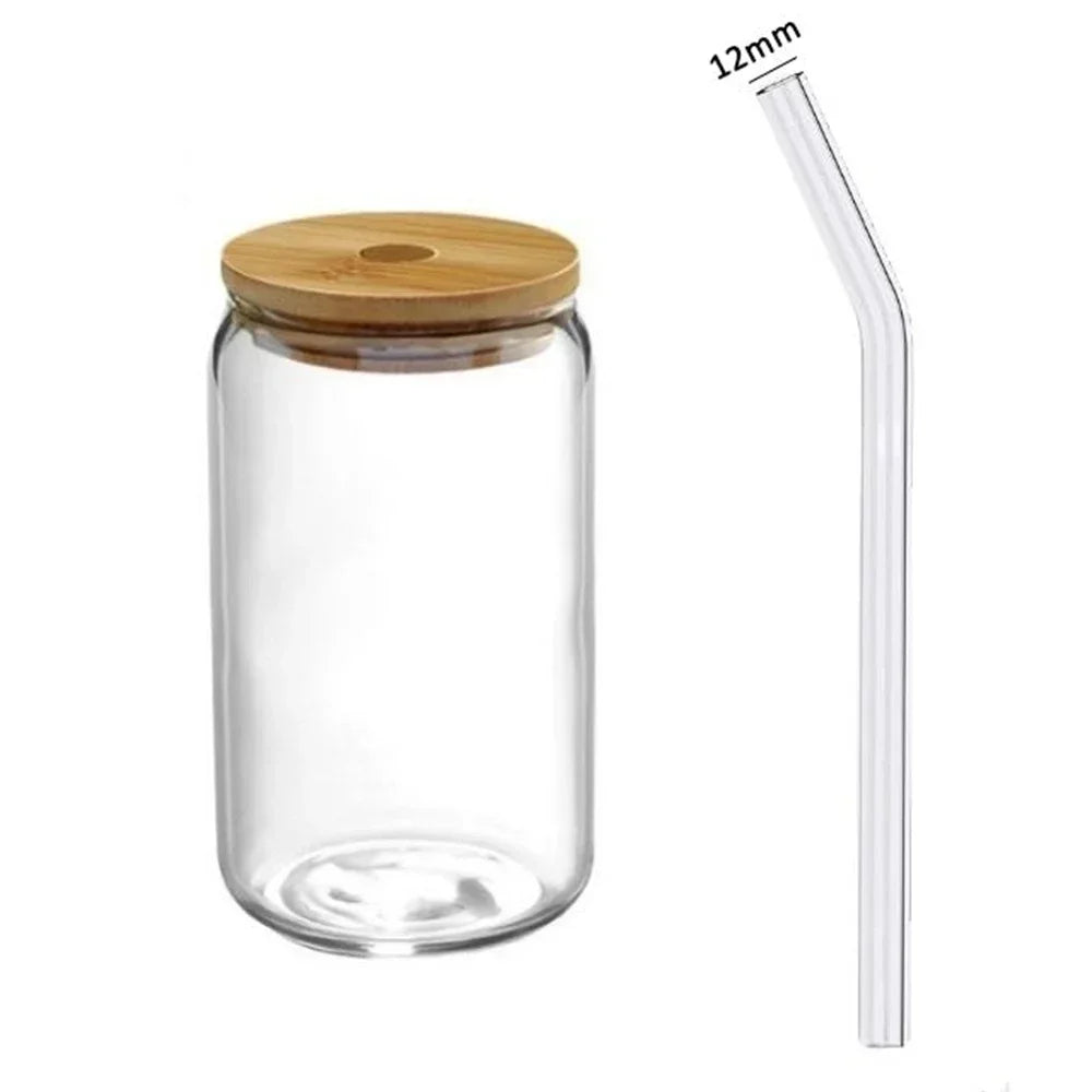 Vaso transparente con pajita y tapa.