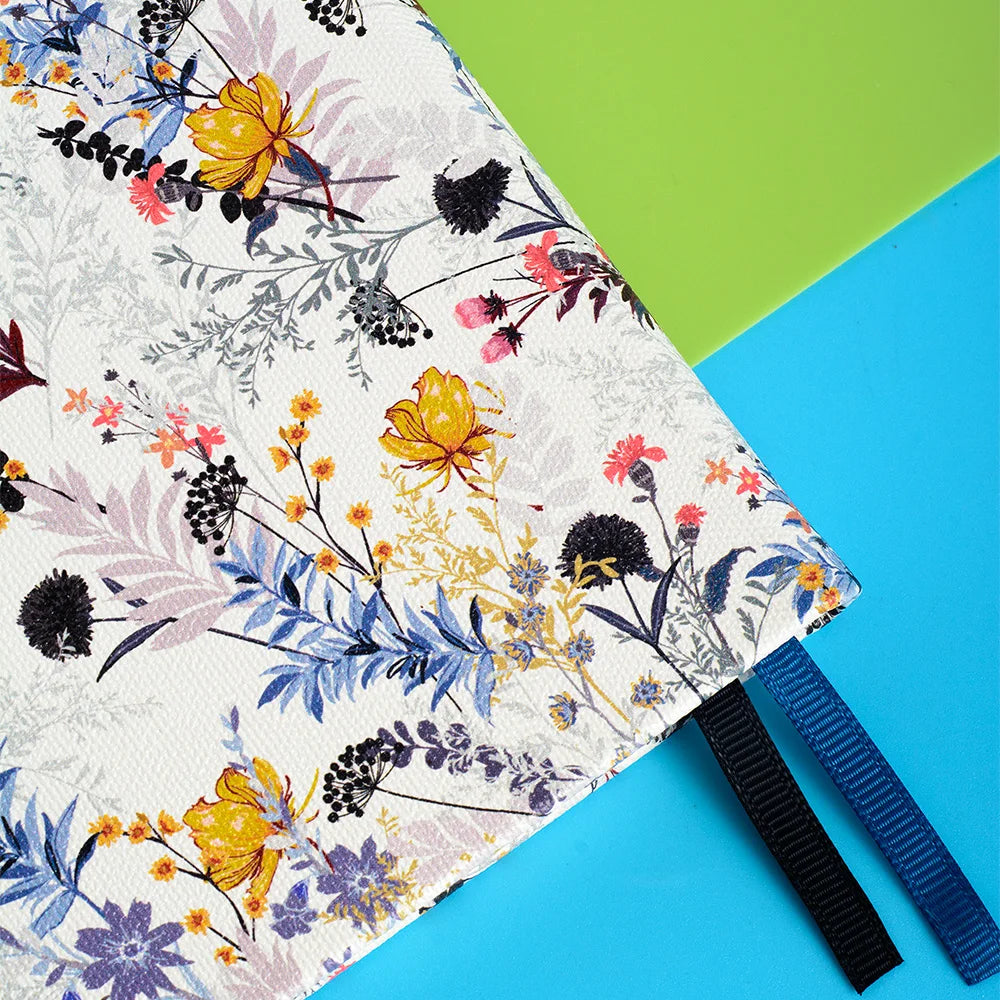 Libreta A5 con hojas en blanco y elástico, 160 g/m², diseño floral