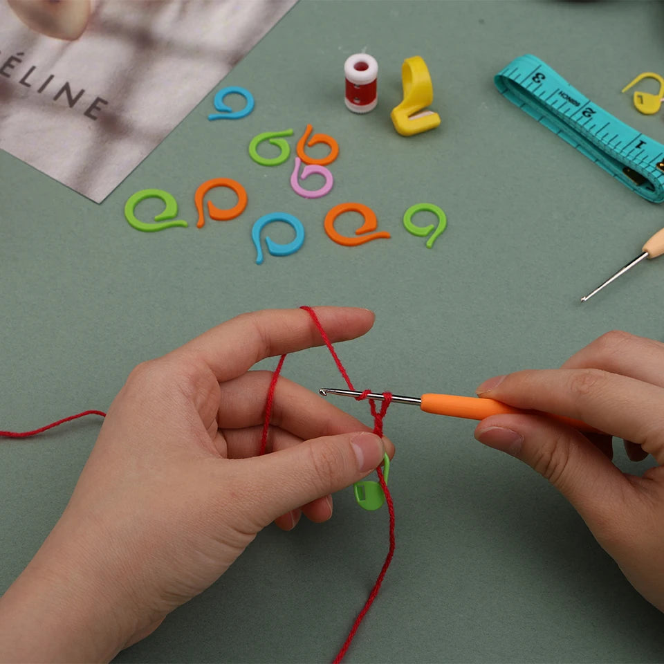 Crochet set with wool cutting scissors