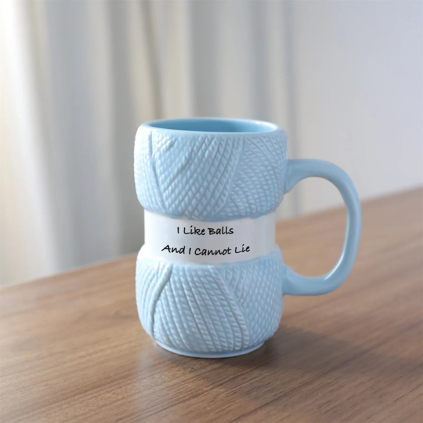 Tasse colorée en forme de pelote de laine