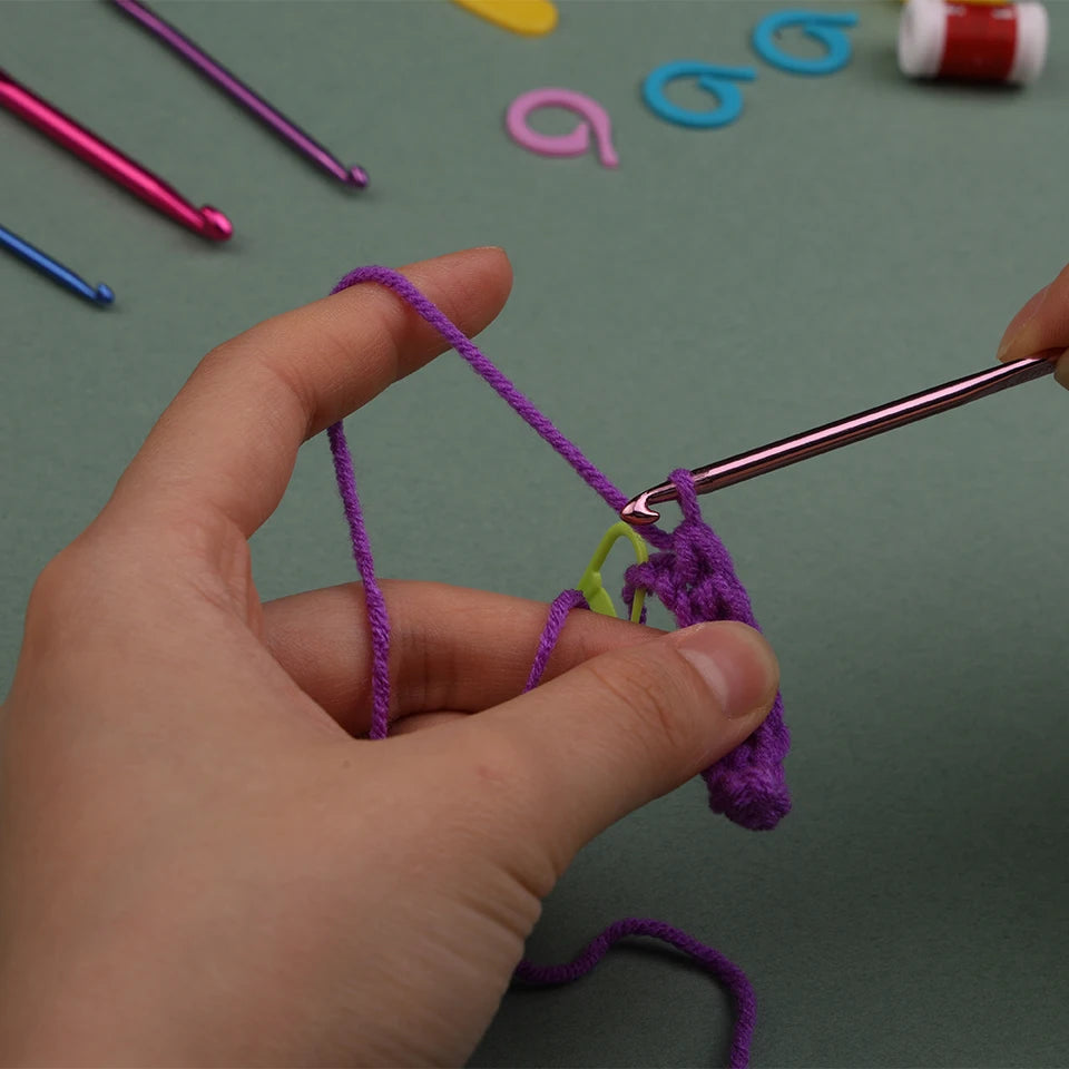 Crochet set with wool cutting scissors