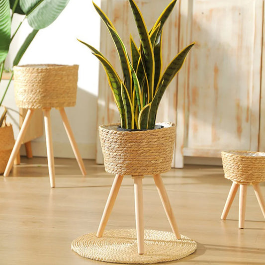 Maceta de interior de madera tejida con patas