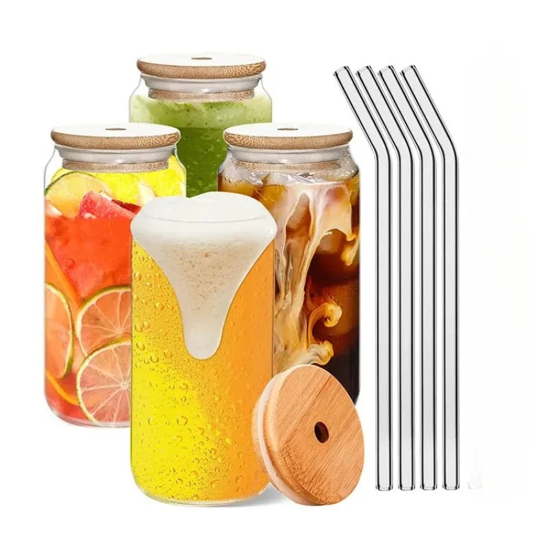 Vaso transparente con pajita y tapa.