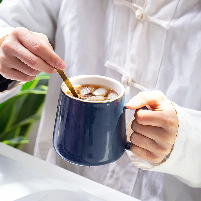 Taza estilo europeo de 400 ml con tapa y cuchara