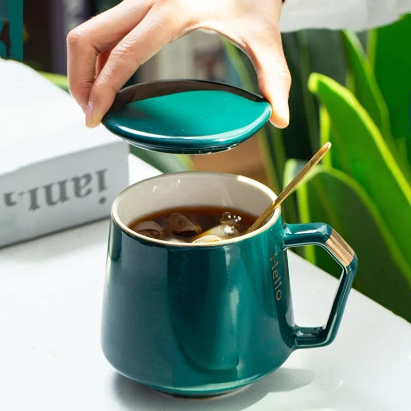 Tasse de style européen de 400ml avec couvercle et cuillère